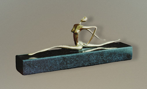 BAILARINA - Medida 15cm de ancho - Técnica Peltre con baño de oro.