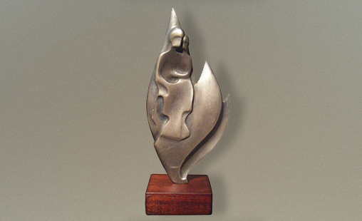 JUNTOS - Medidas 14 x 7 x 1,7 cm - Técnica Peltre con baño de plata vieja.