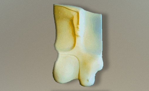 IMAGEN DE MUJER I - 1990 - Medidas 60 x 40 cm - Técnica Cerámica.