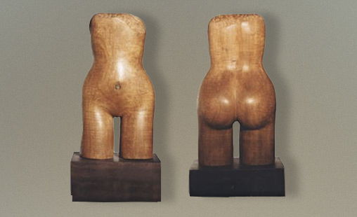 MUJER DE OMBLIGO CAIDO - 1996 - Medidas 30 x 18 x 15 cm - Técnica Madera (talla directa).