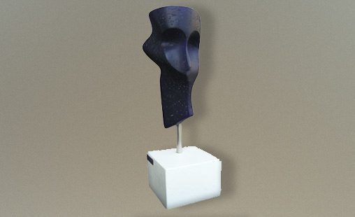 IMAGINARIA - Medidas 15 x 7 x 7 cm - Técnica Cerámica. Resina y otros materiales.