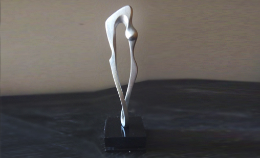 INFINITA - Altura 14 cm - Técnica Peltre con baño de plata.