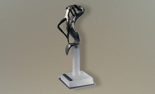 MUJER ONDULADA - Altura 11,5 cm - Técnica Peltre con baño de cobre viejo.