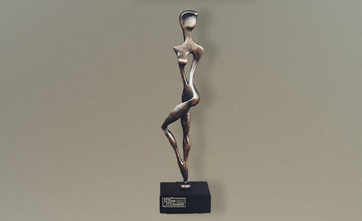 SINUOSA - Altura 18 cm - Técnica Peltre con baño de cobre viejo.